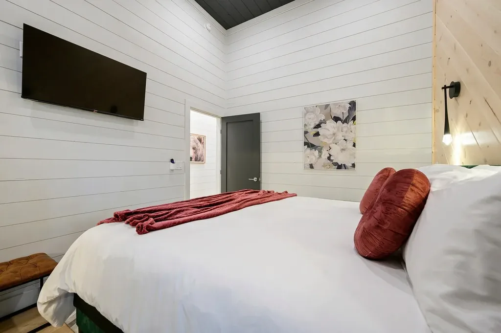 Bedroom 2 at The Compound — photo 2