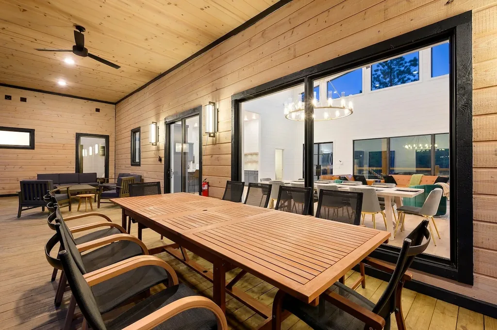 Deck 1 at The Compound — photo 9