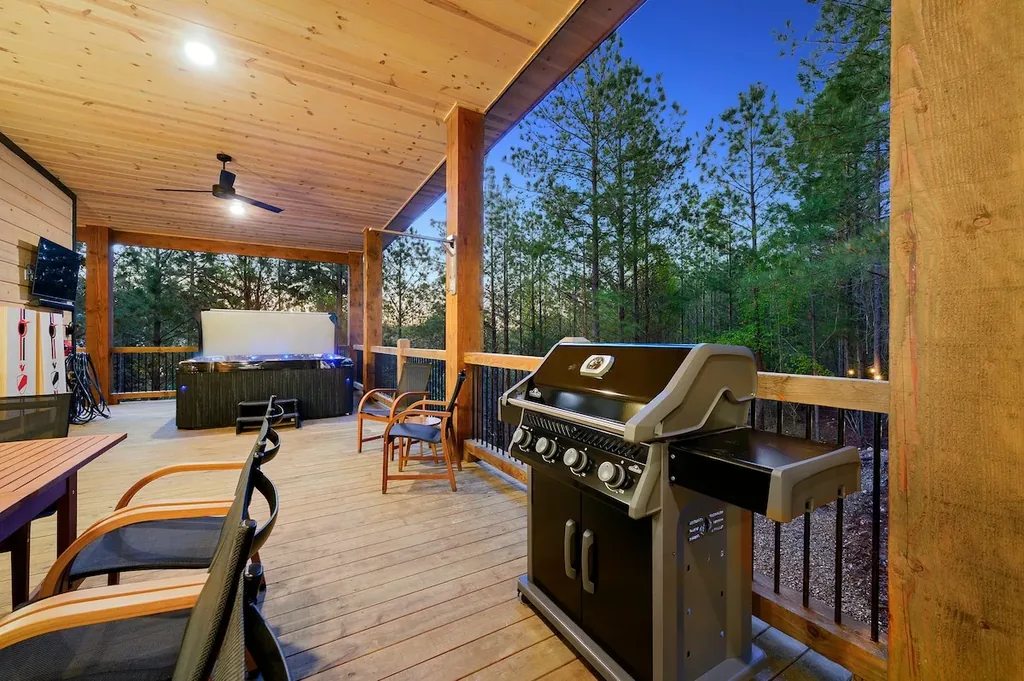 Deck 1 at The Compound — photo 12