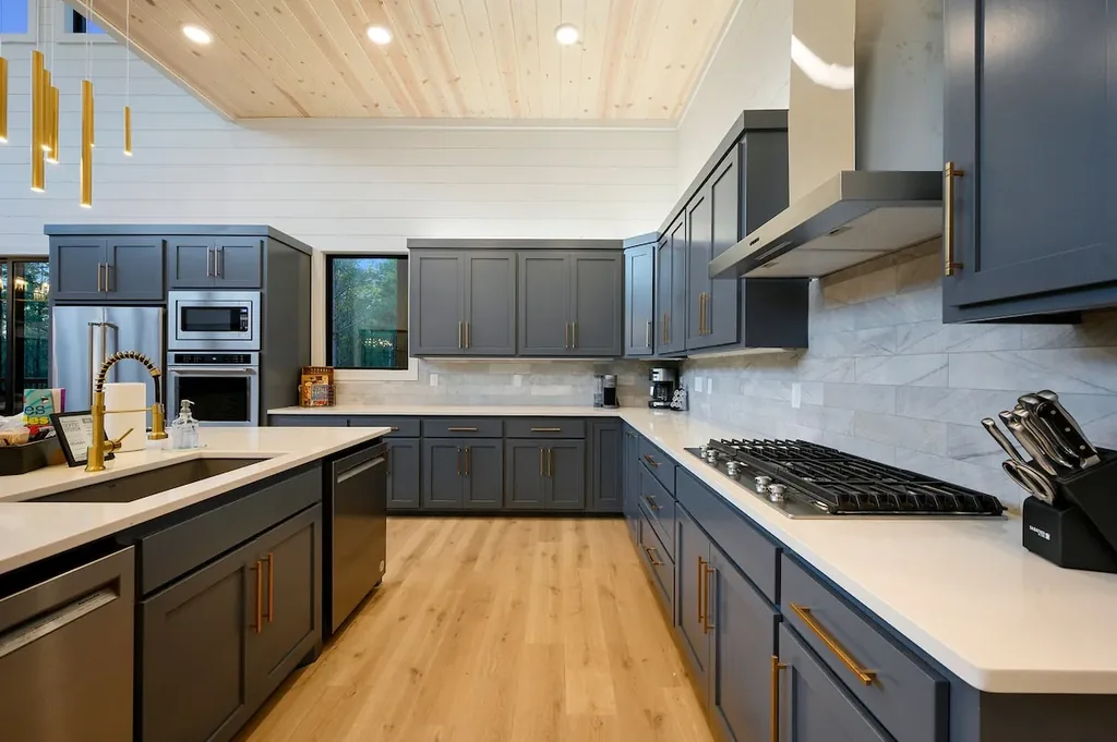 Full Kitchen at The Arcadia in Broken Bow (view 3)