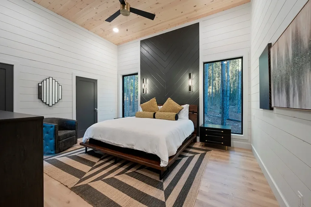 Bedroom 1 at The Arcadia in Broken Bow (view 5)