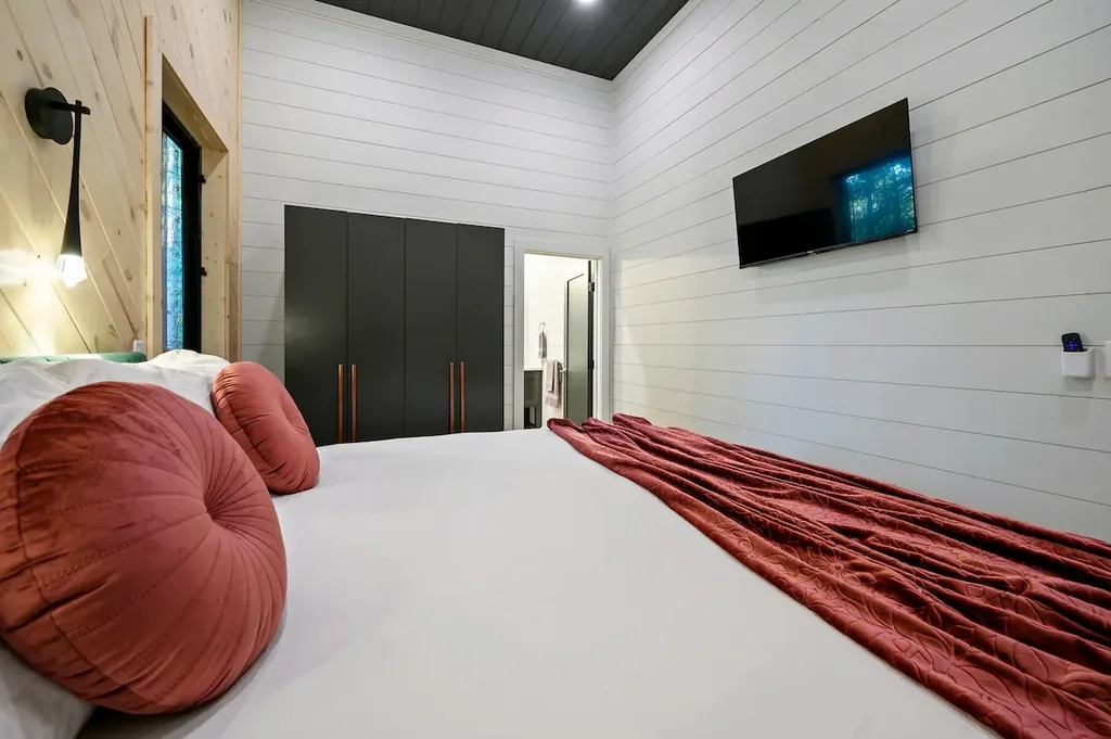 Bedroom 3 at The Arcadia in Broken Bow (view 2)