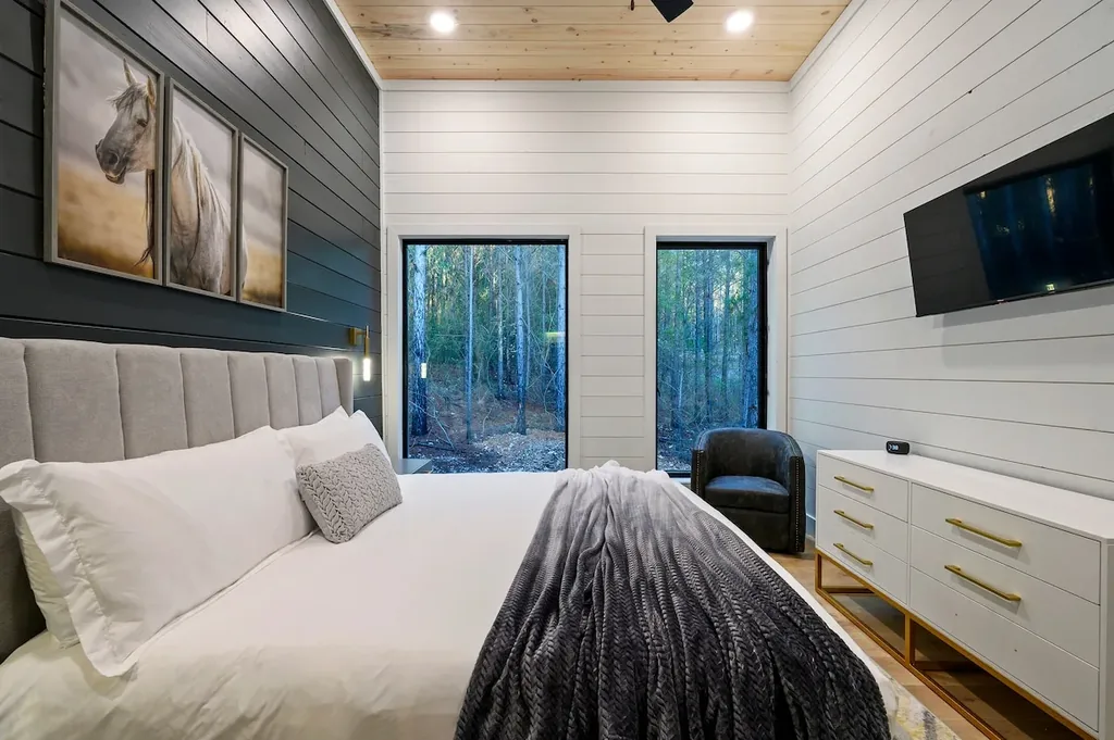 Bedroom 4 at The Arcadia in Broken Bow (view 3)