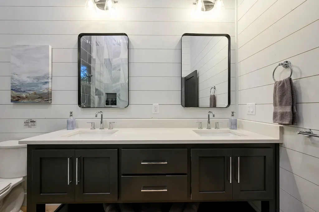 Full Bathroom 2 at The Arcadia in Broken Bow (view 1)
