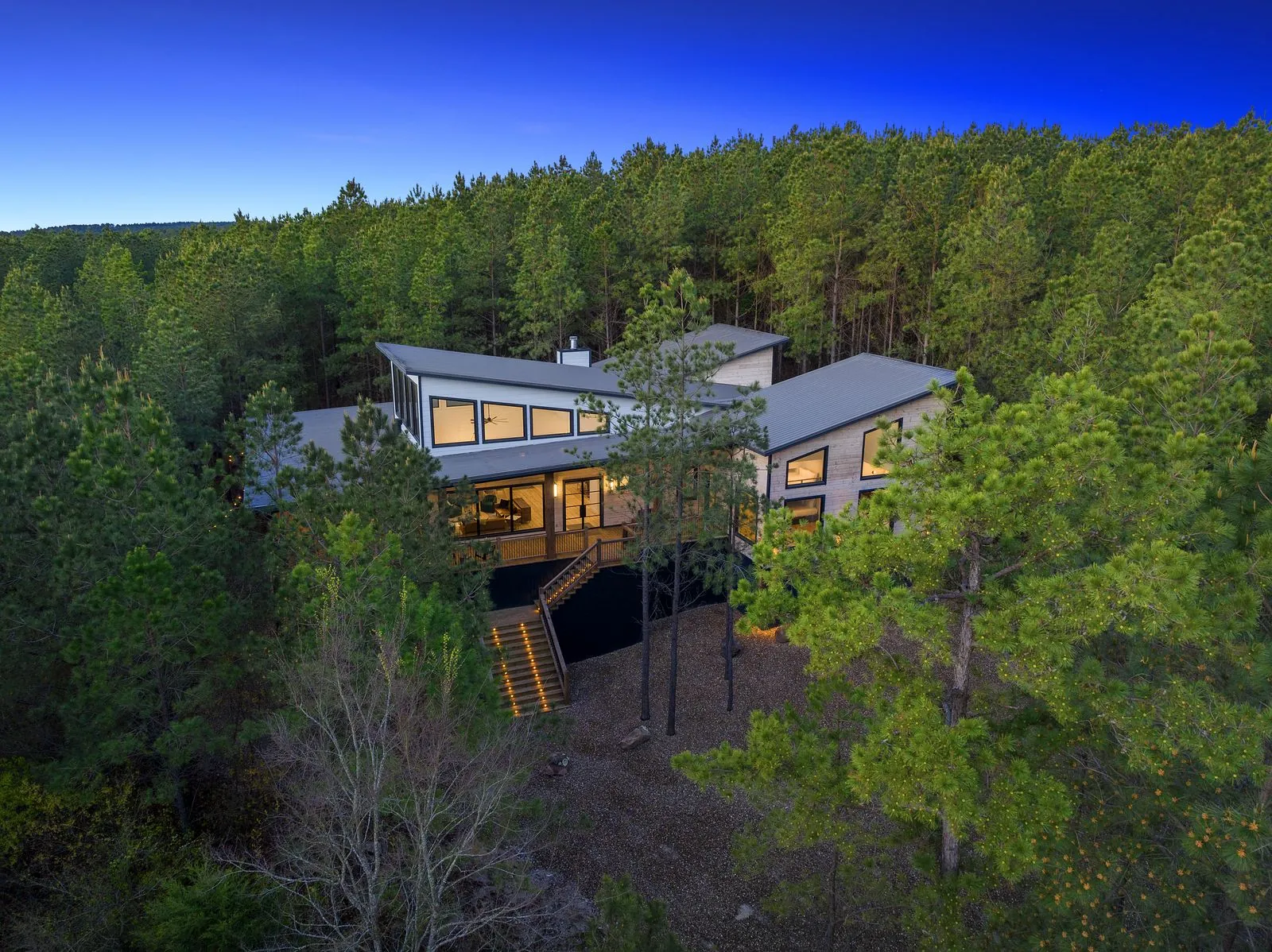 The Arcadia pet-friendly Broken Bow cabin