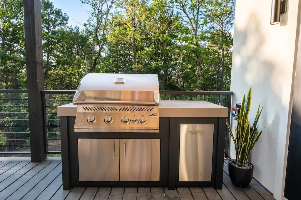 Built-in gas grill on The Aroha's covered deck
