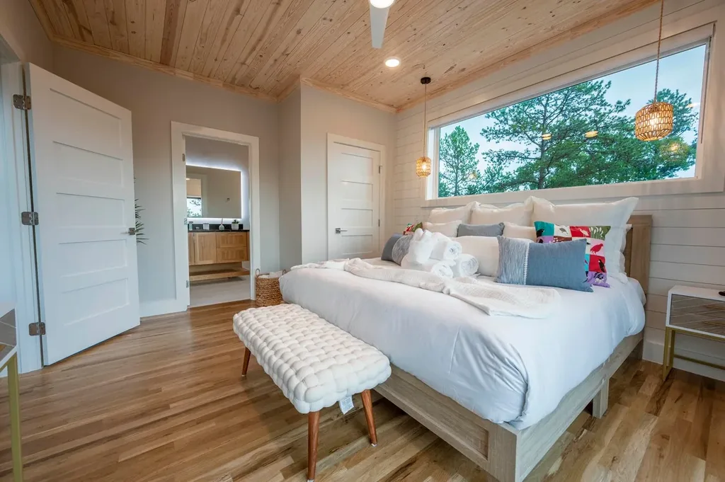 Bedroom 1 at The Aroha — photo 3