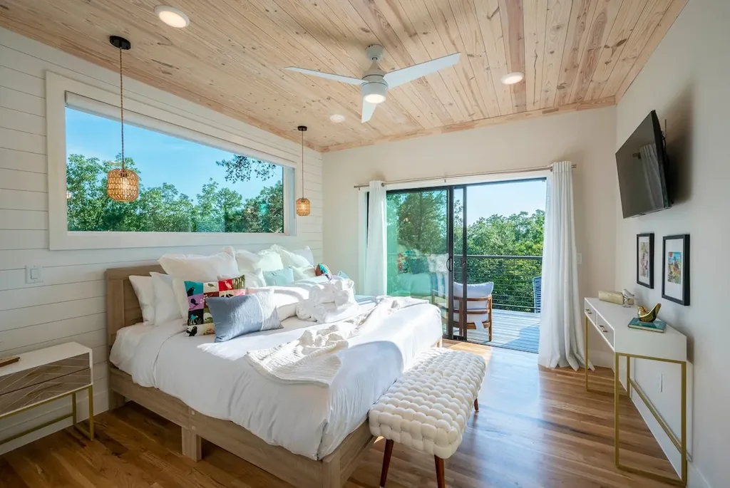 Bedroom 1 at The Aroha — photo 6