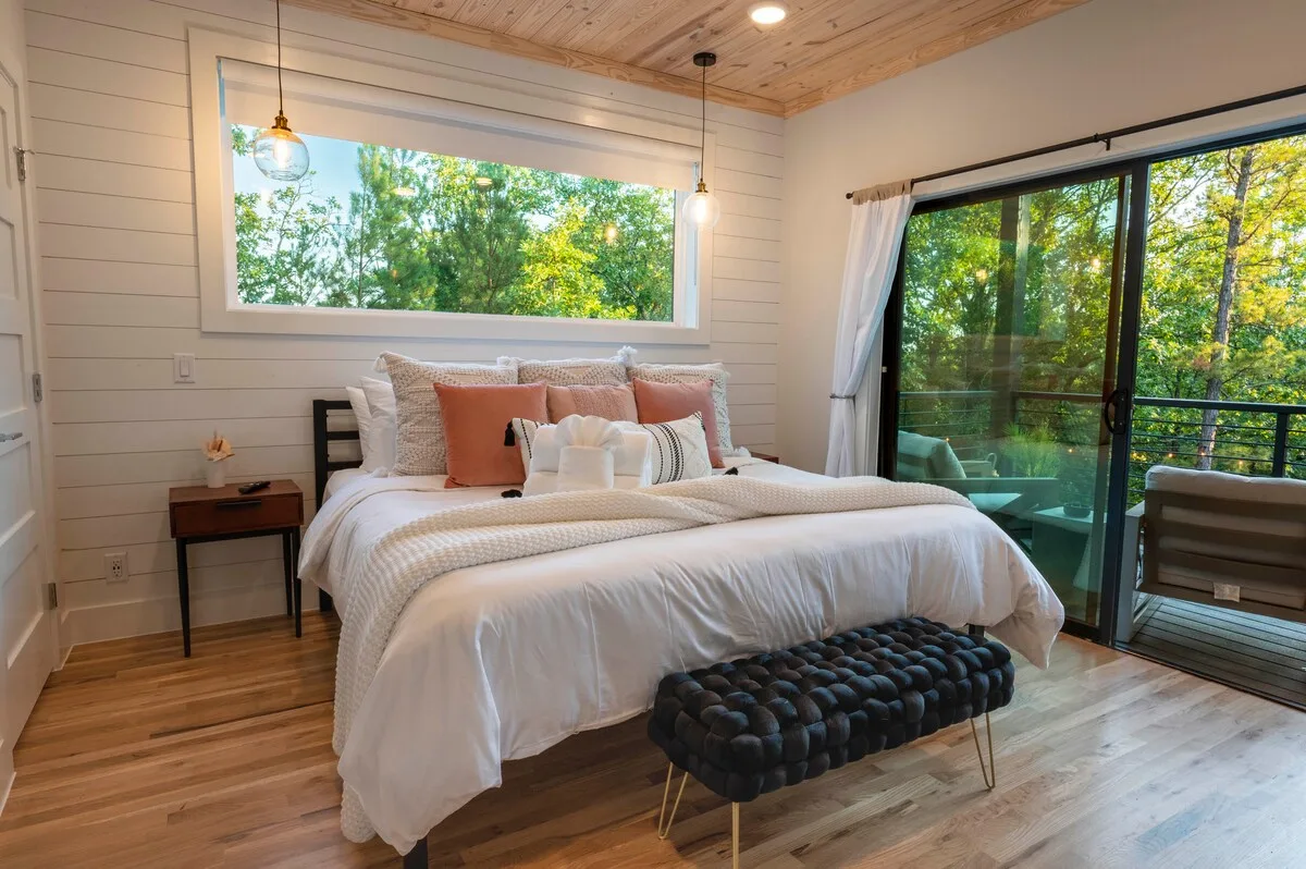 King Suite 3 at The Aroha in Broken Bow — view 1