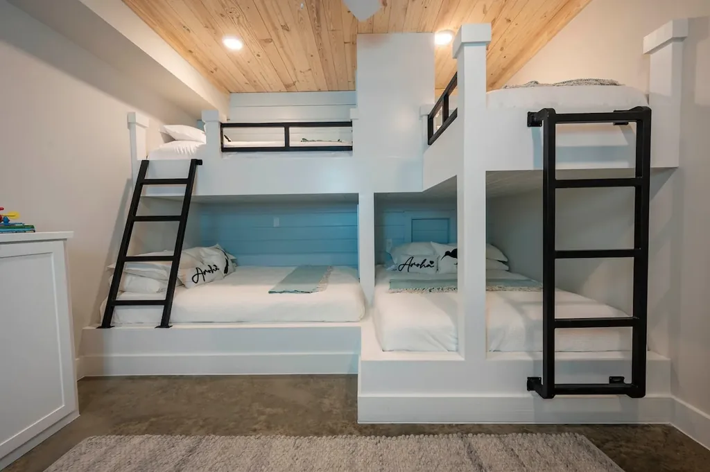 Bedroom 4 at The Aroha — photo 3
