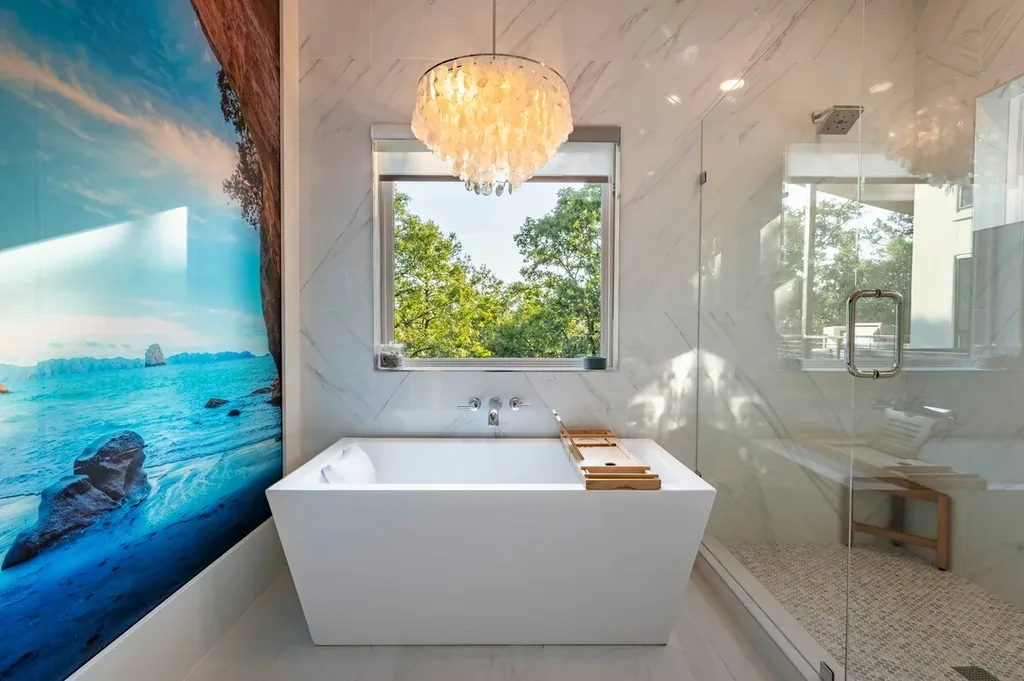 Full Bathroom 1 at The Aroha in Broken Bow — view 5