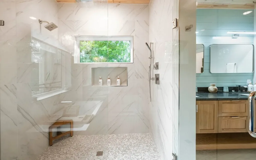 Bathroom 1 at The Aroha — photo 6