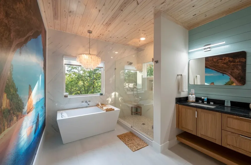Full Bathroom 1 at The Aroha in Broken Bow — view 8