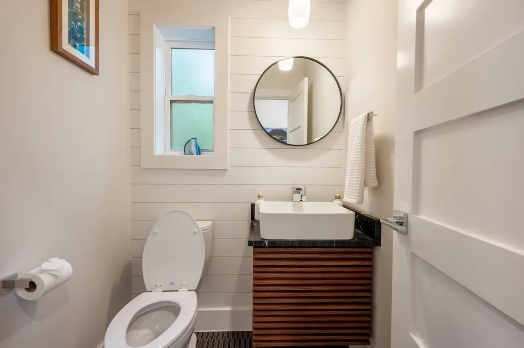 Bathroom 4 at The Aroha — photo 3