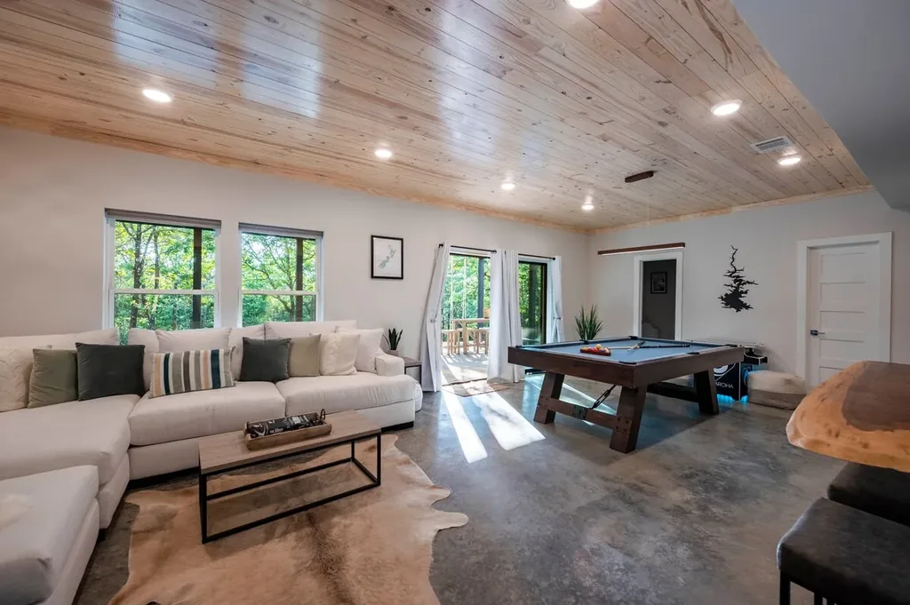 Game Room at The Aroha in Broken Bow — view 2