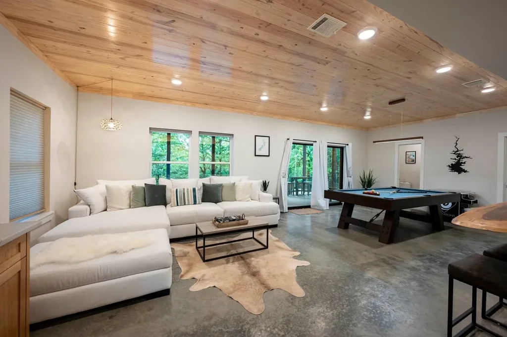 Game Room at The Aroha in Broken Bow — view 7