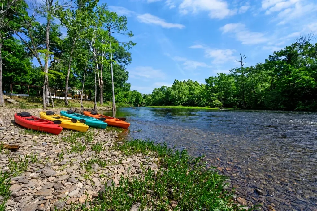 Blue Note — The Mountain Fork River is just a 2-minute walk away, perfect for a morning paddle before heading back to the cabin.