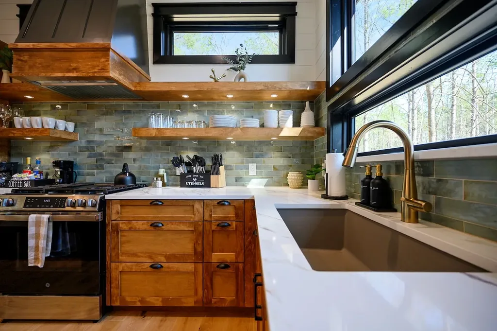 Blue Note kitchen with full-size appliances and wood cabinetry