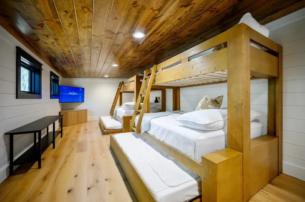 Blue Note — Bunk Spaces, Airbnb photo 33