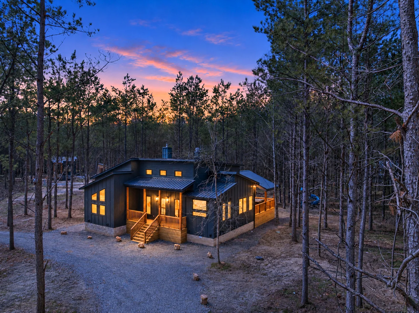 Blue Note cabin glowing at twilight among the pines in Broken Bow