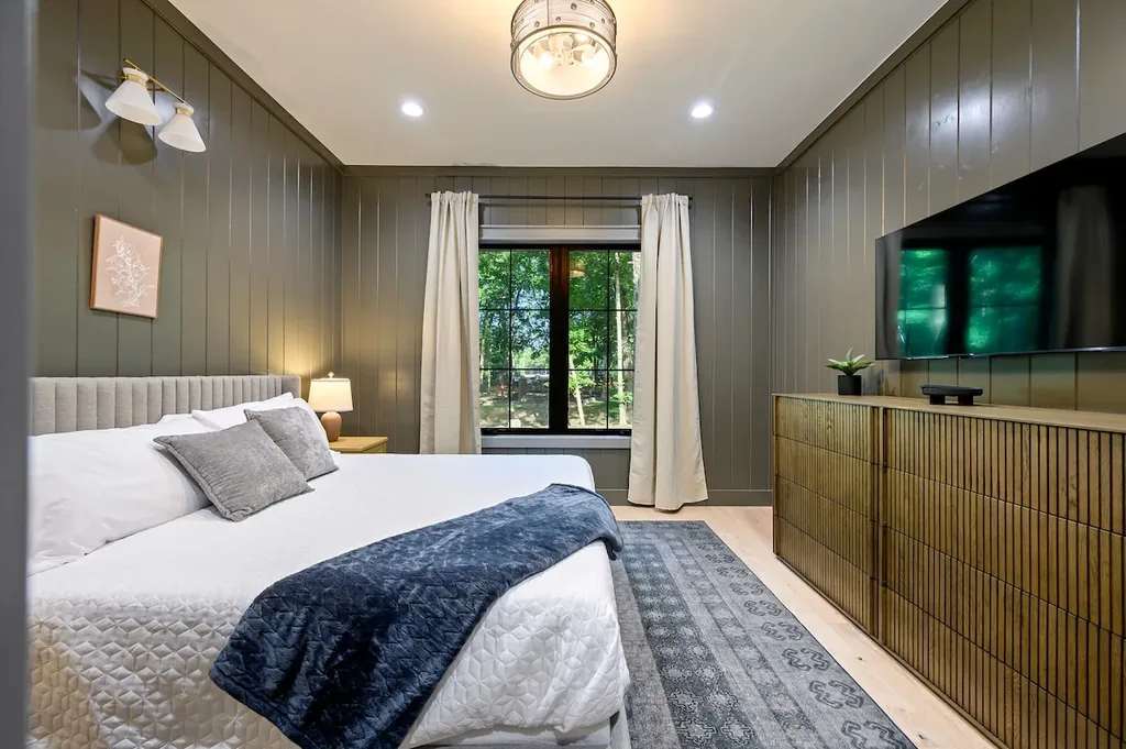 King suite 3 at Clearwater in Broken Bow