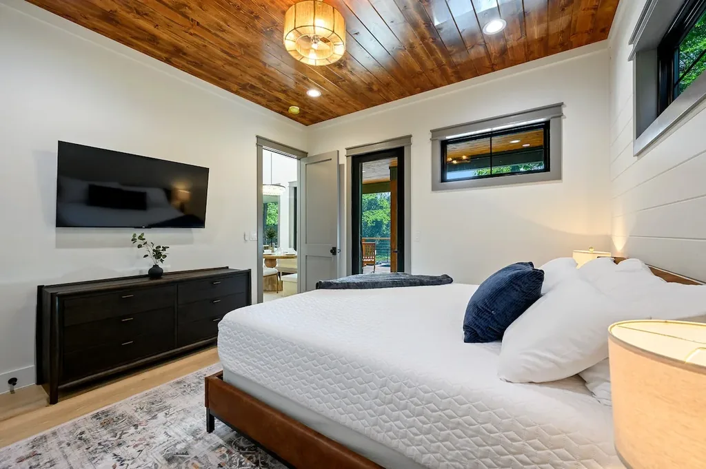 King suite 4 at Clearwater in Broken Bow
