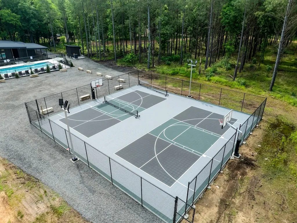 Shared resort sport courts available to Clearwater guests