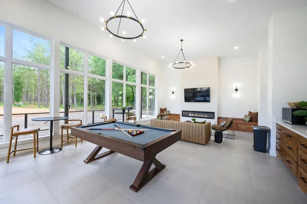 Shared resort clubhouse pool table available to Clearwater guests