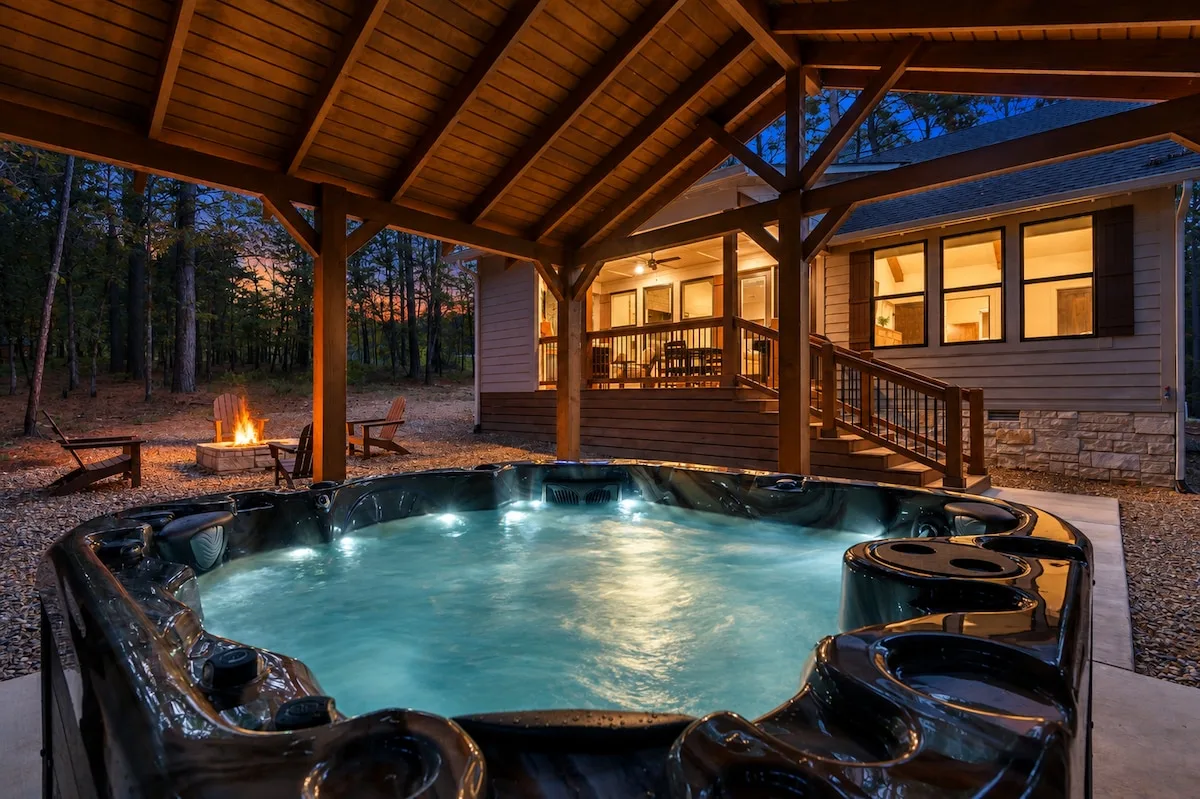 Dolce Far Nient — Soak in your private hot tub under a covered patio, steps from a fire pit lit for evening gatherings.