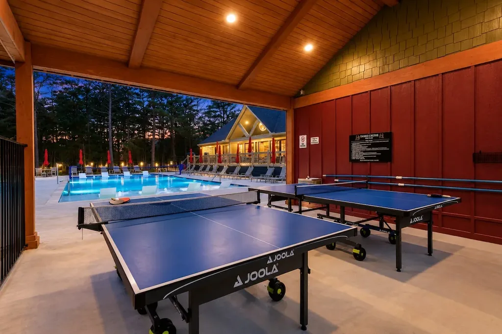 Shared outdoor ping pong available to DOLCE FAR NIENT guests