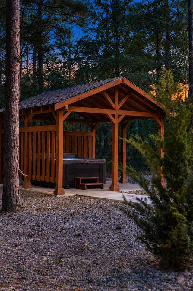 Private hot tub gazebo at DOLCE FAR NIENT in Broken Bow