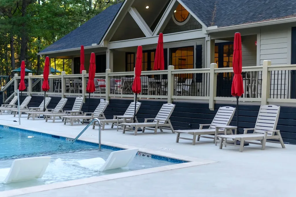Shared resort pool deck available to DOLCE FAR NIENT guests