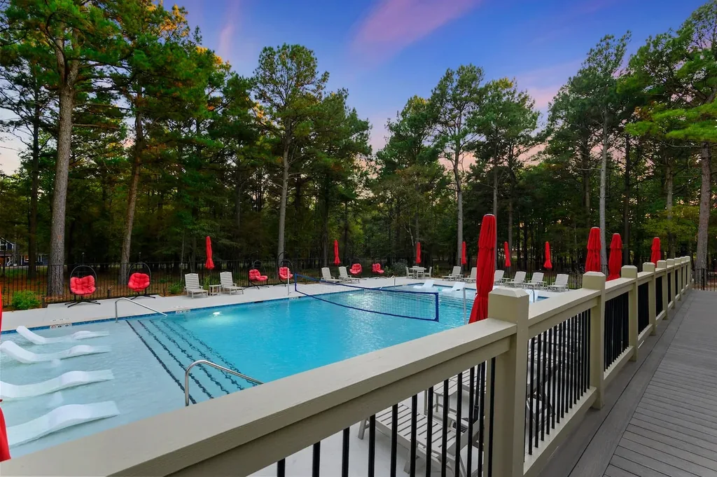 Shared resort pool volleyball available to DOLCE FAR NIENT guests