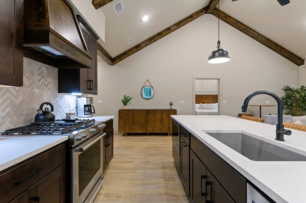 Kitchen gas range at DOLCE FAR NIENT in Broken Bow