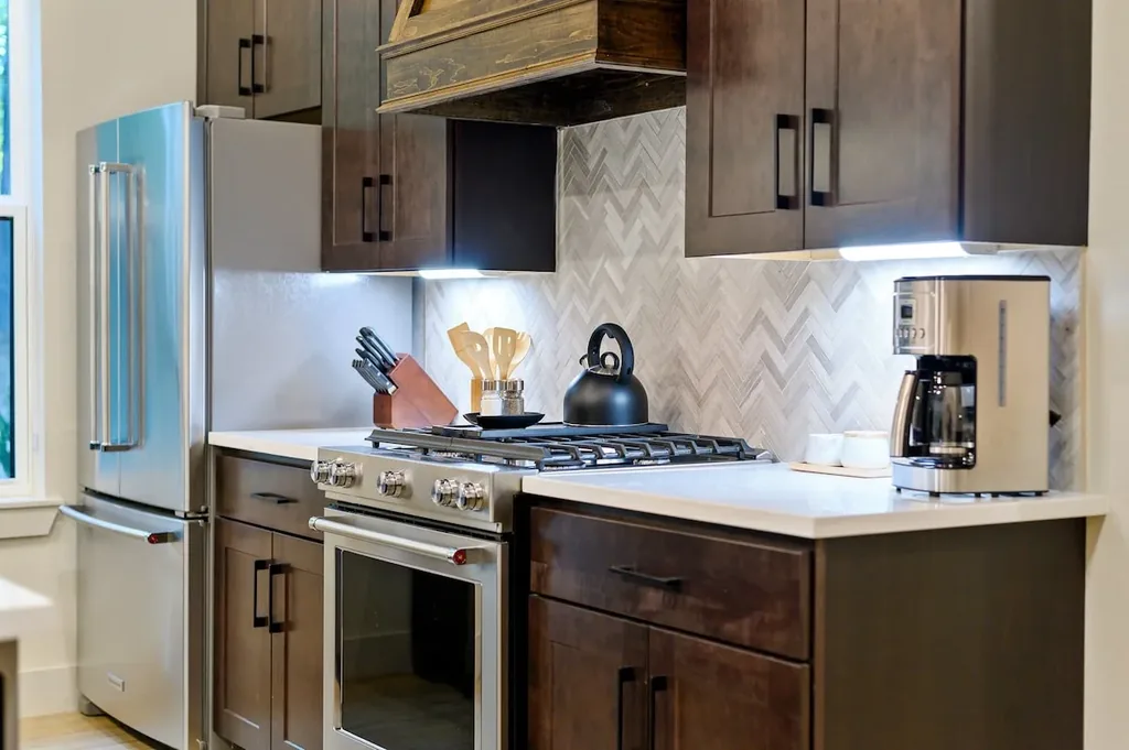 Kitchen appliances at DOLCE FAR NIENT in Broken Bow