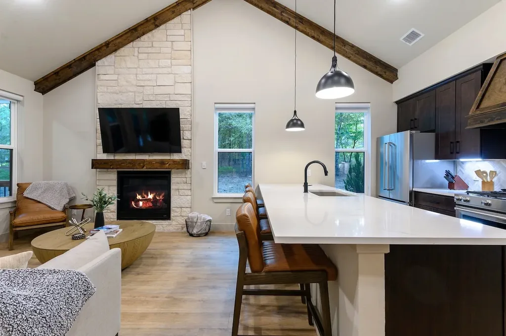 Kitchen living room at DOLCE FAR NIENT in Broken Bow