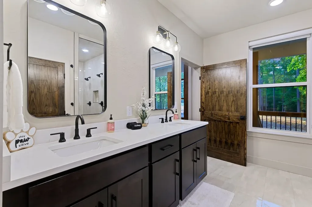 Bathroom double vanity at DOLCE FAR NIENT in Broken Bow