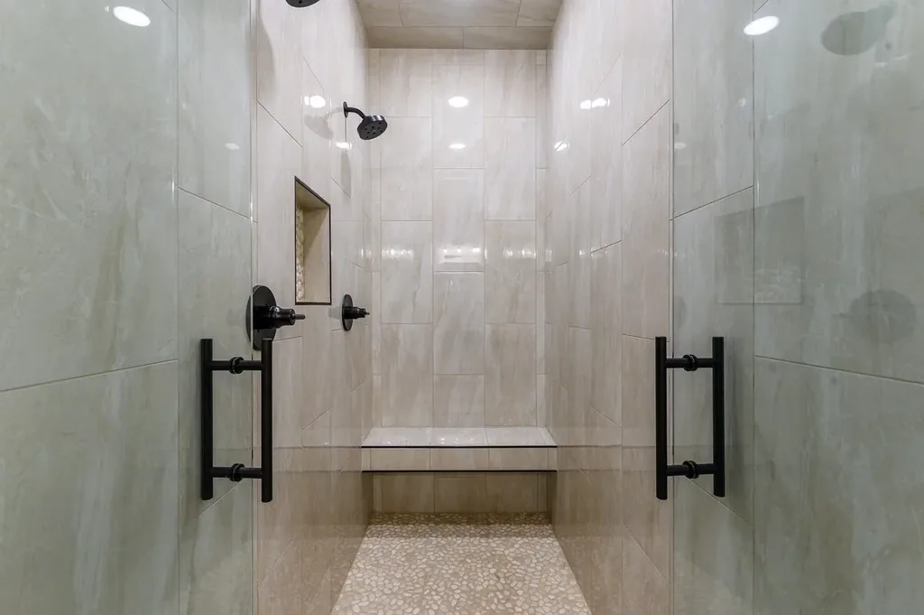 Bathroom rainfall shower at DOLCE FAR NIENT in Broken Bow