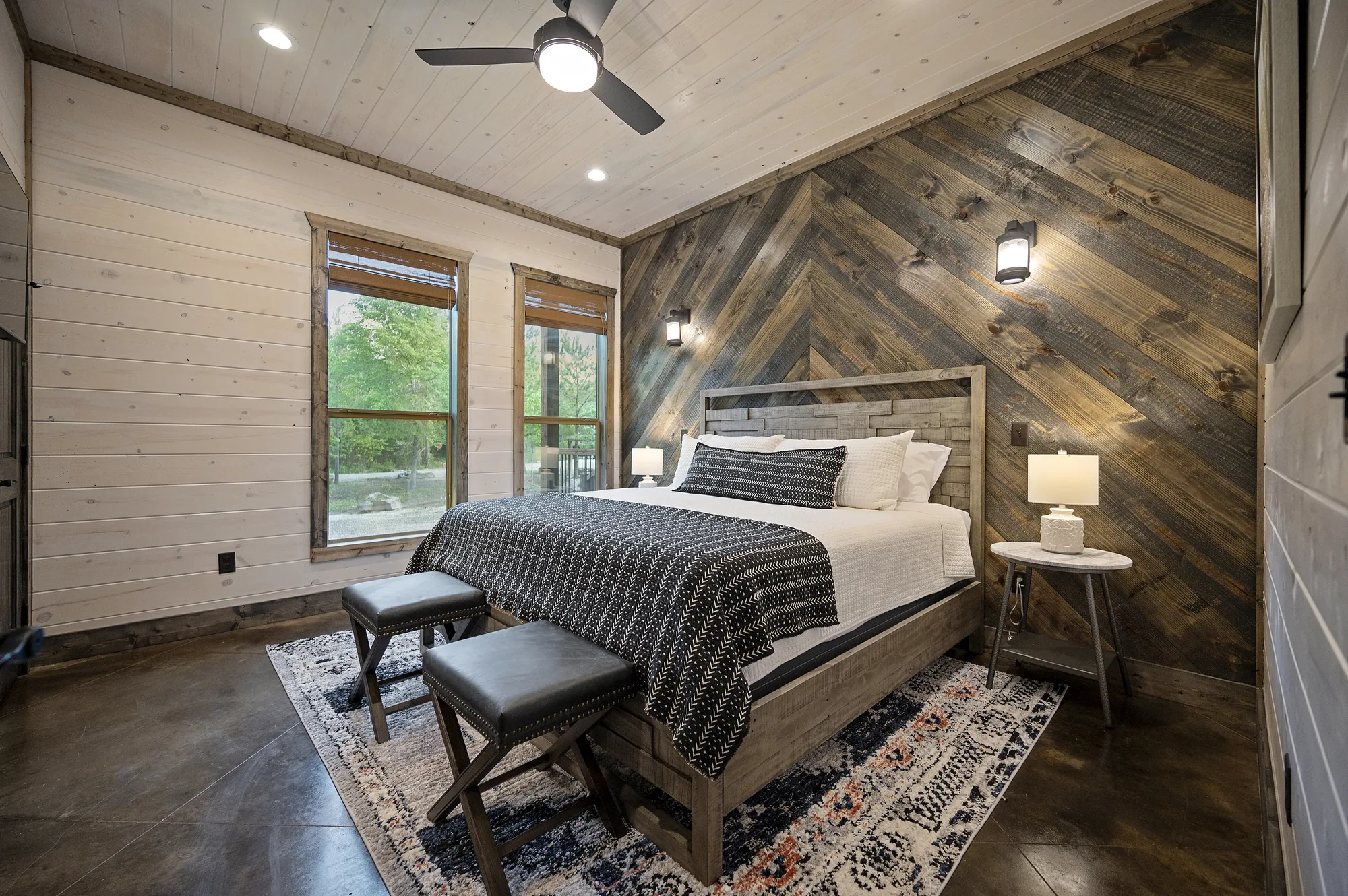 Bunk room bathroom at Dreams & Streams