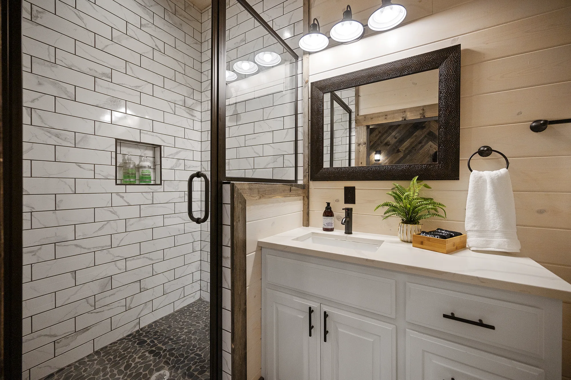 Walk-in shower at Dreams & Streams