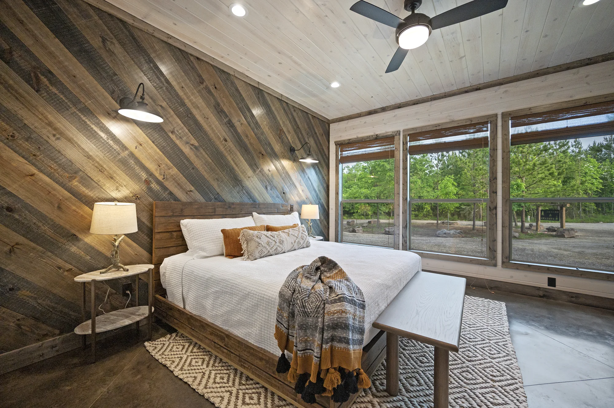 King suite 2 at Dreams & Streams with a king bed