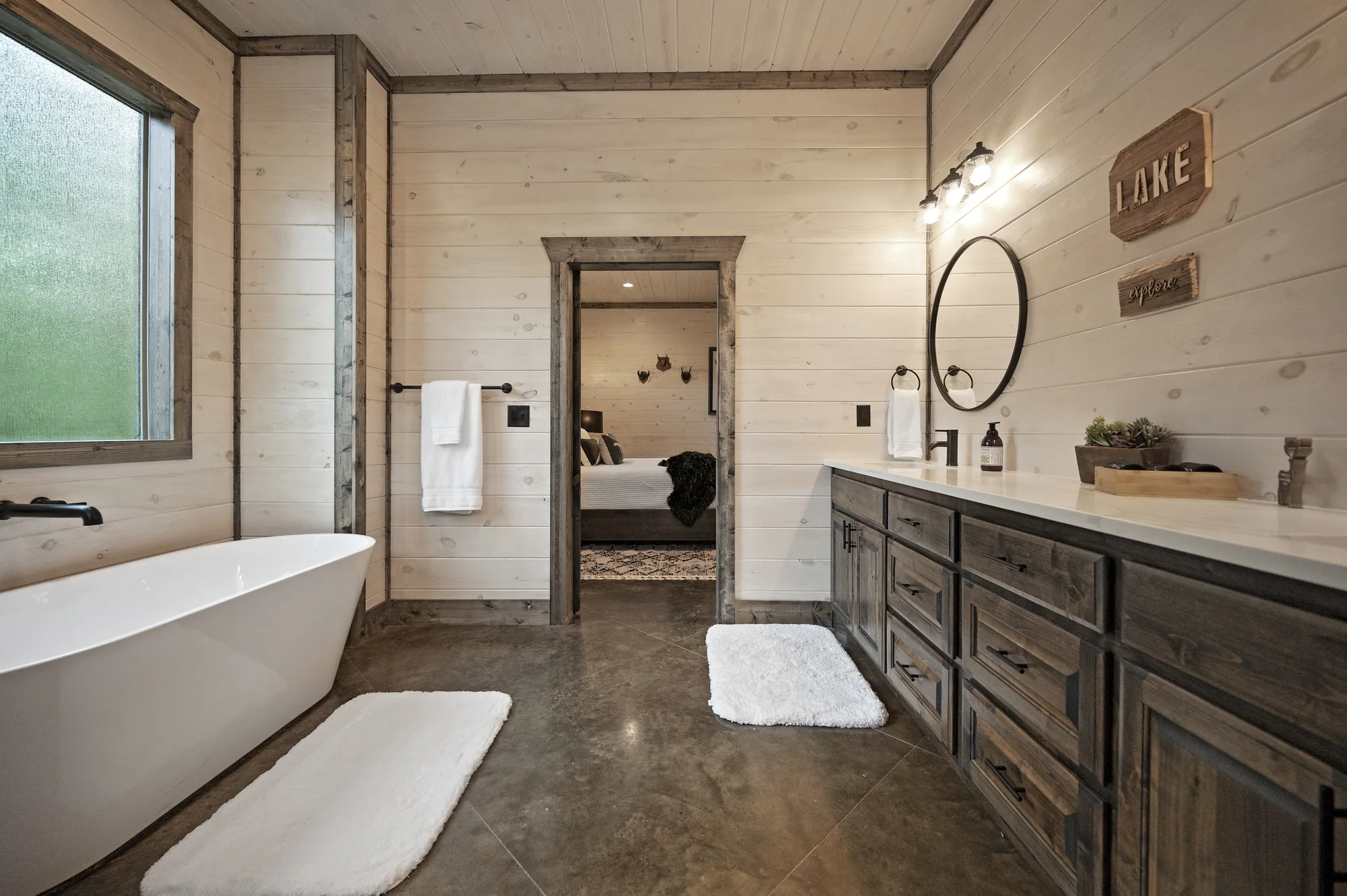 Soaking tub at Dreams & Streams