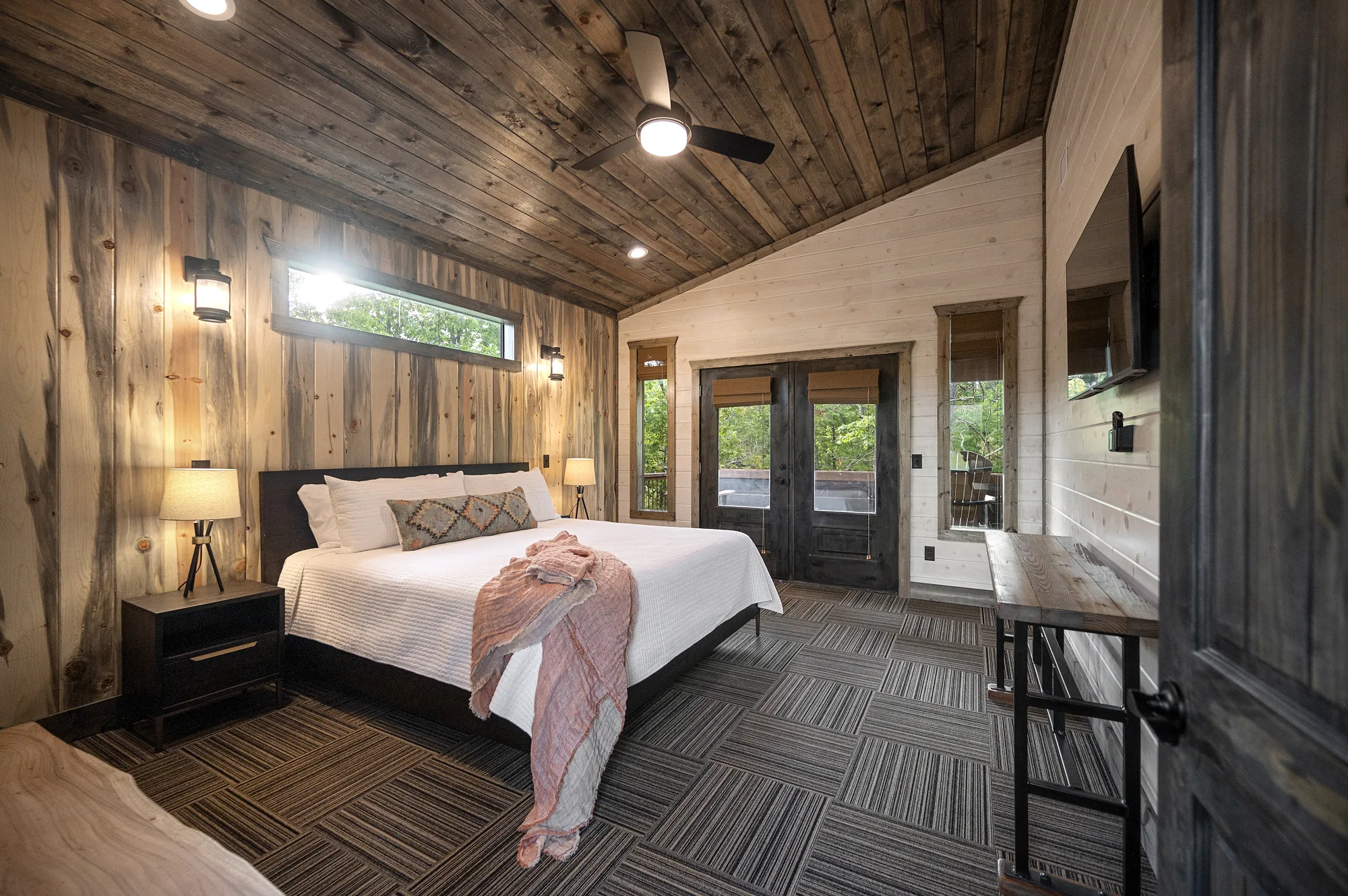 King suite 5 at Dreams & Streams with a king bed