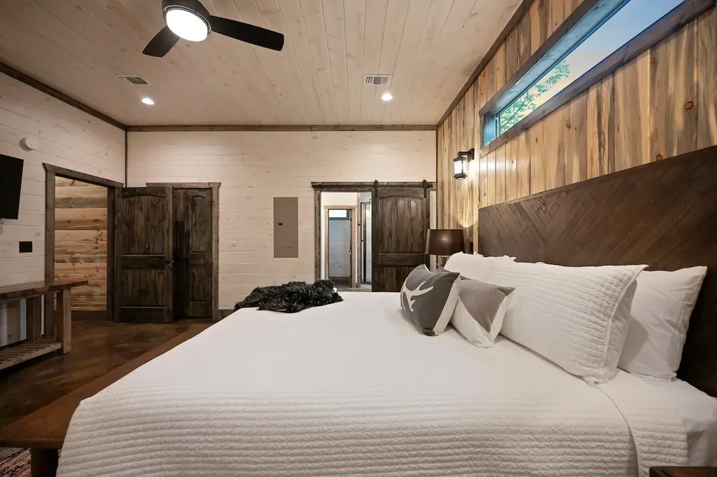Dreams & Streams — Bedroom 3 image 2