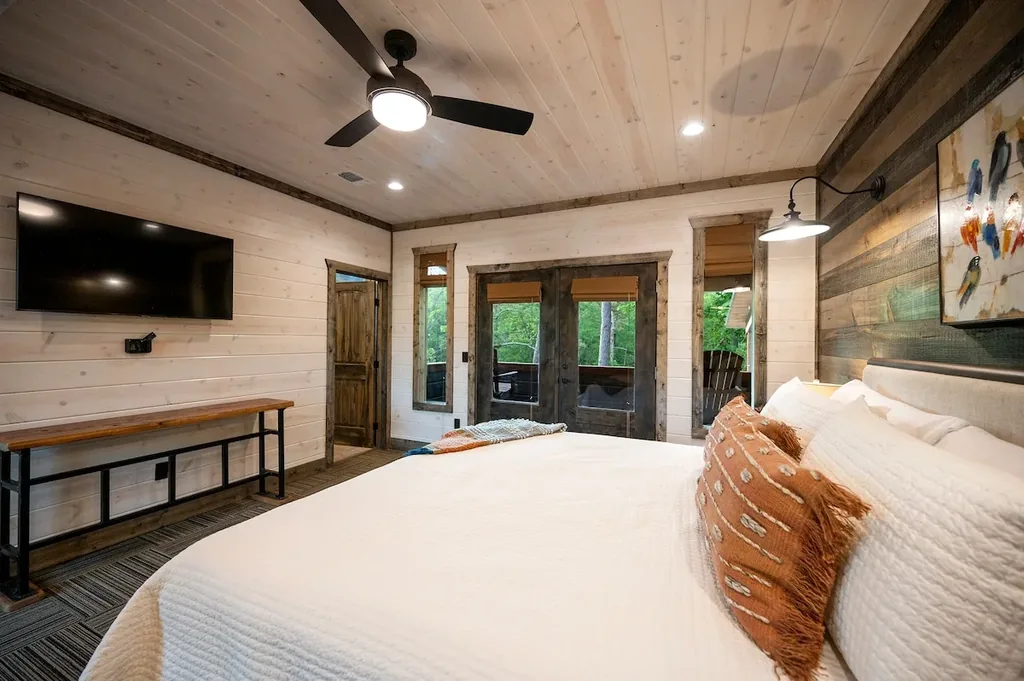 Dreams & Streams — Bedroom 4 image 3