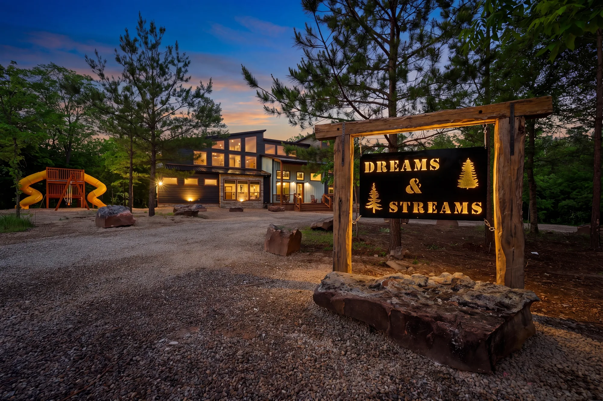 Dreams & Streams pet-friendly Broken Bow cabin exterior