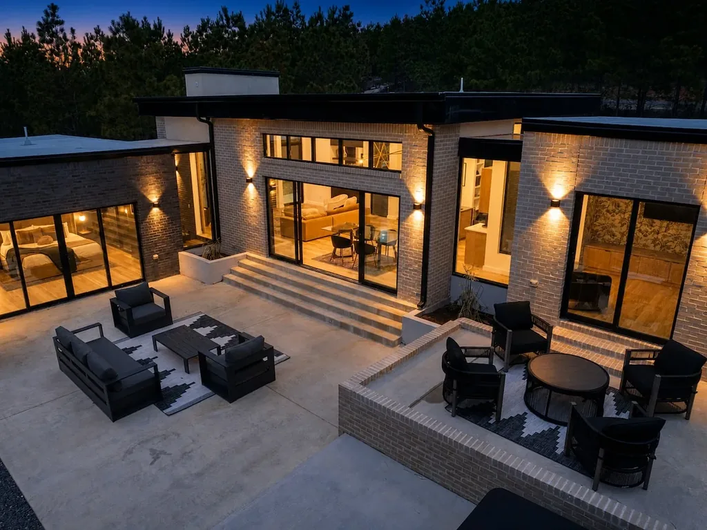 The Eleanor — architect-designed Broken Bow cabin for four, photo 8