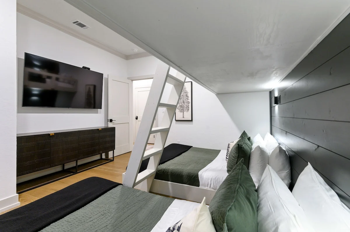 Bunk room with two queen beds and two single beds at Eleven:Eleven