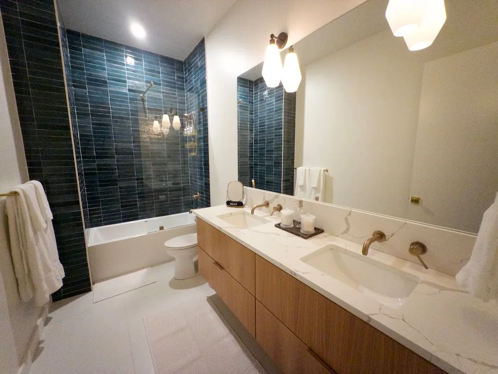 The Jade full bathroom 3 at Imperial Jade in Broken Bow