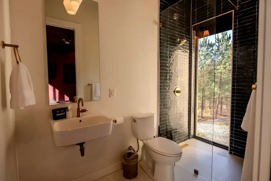 The Jade full bathroom 4 at Imperial Jade in Broken Bow